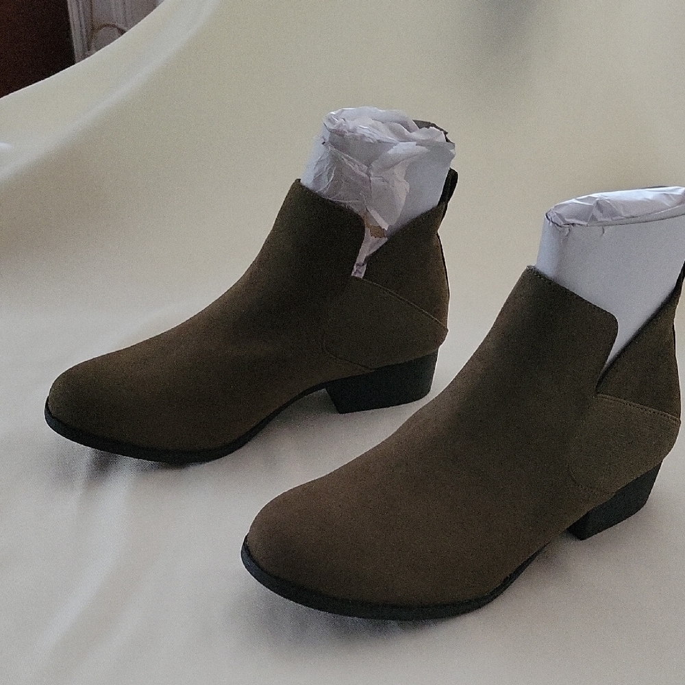 Mi Amore Brown Ankle Booties with Elastic Panels